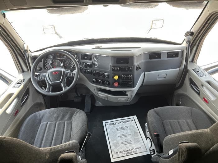 2021 Peterbilt 579 — photo 36