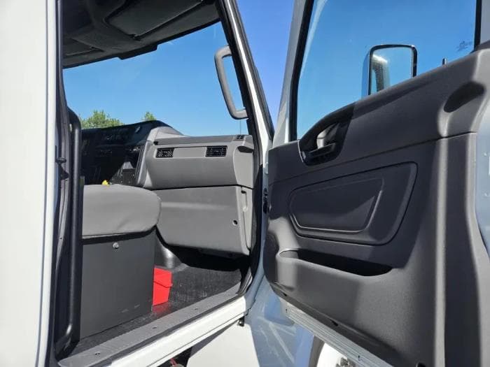 2025 International MV — photo 15