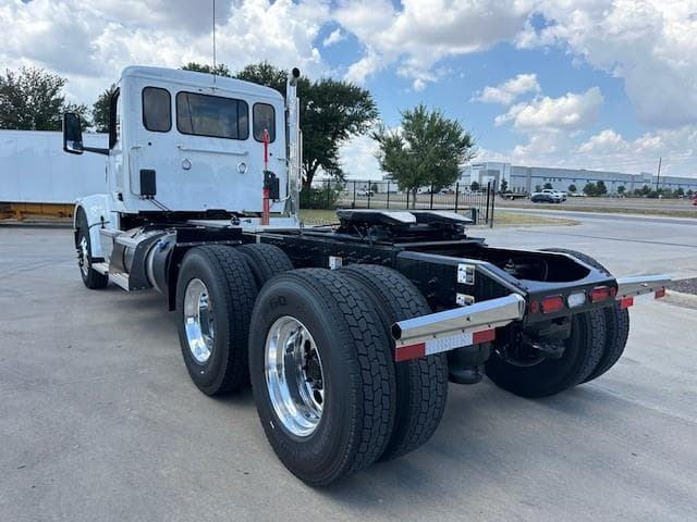 2026 Peterbilt 567 — photo 6