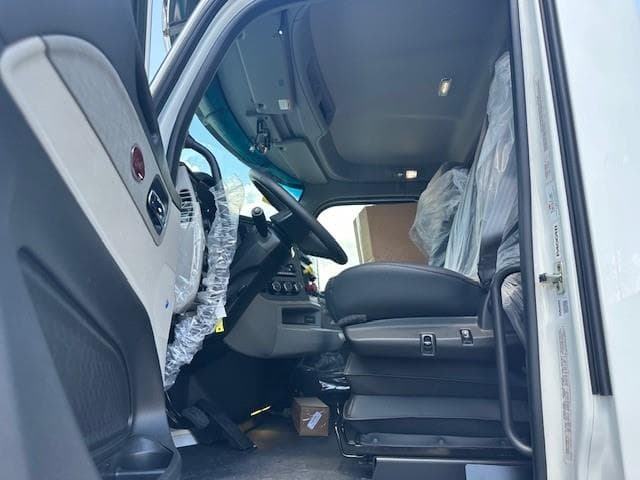 2026 Peterbilt 567 — photo 24