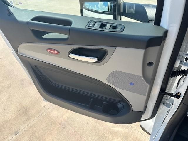 2026 Peterbilt 567 — photo 37
