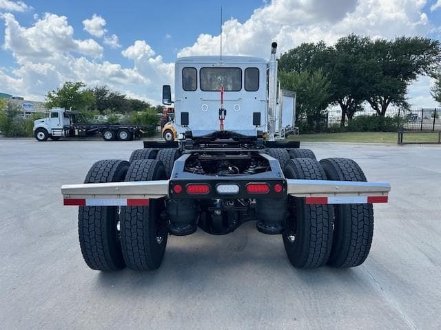 2026 Peterbilt 567 — photo 7