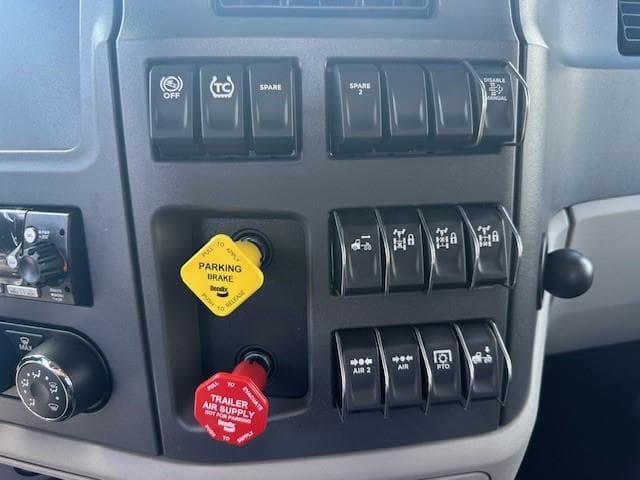 2026 Peterbilt 567 — photo 30