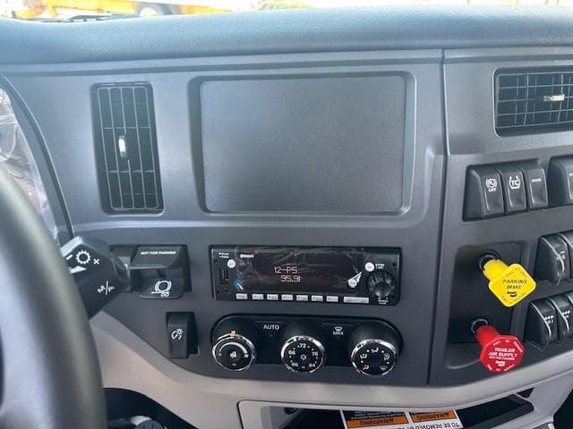 2026 Peterbilt 567 — photo 33