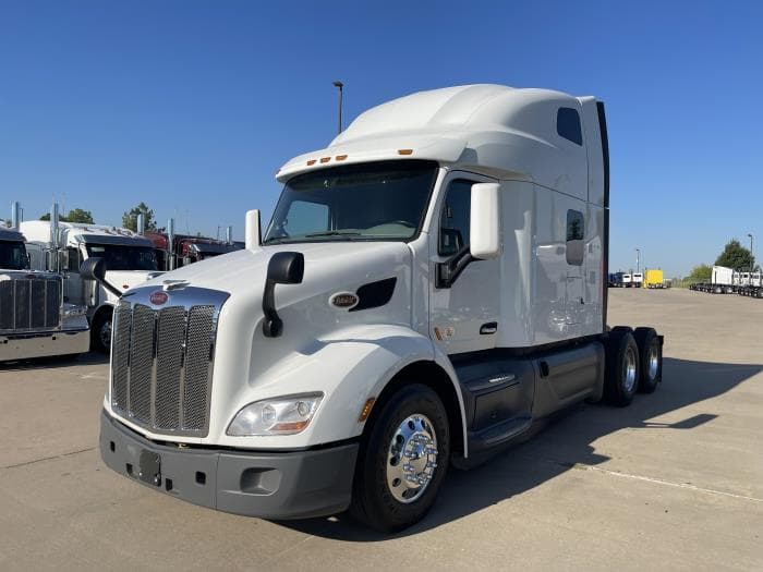 2021 Peterbilt 579 — photo 2