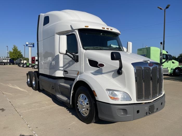 2021 Peterbilt 579 — photo 4