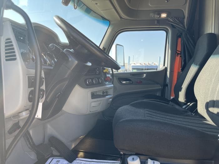 2021 Peterbilt 579 — photo 16