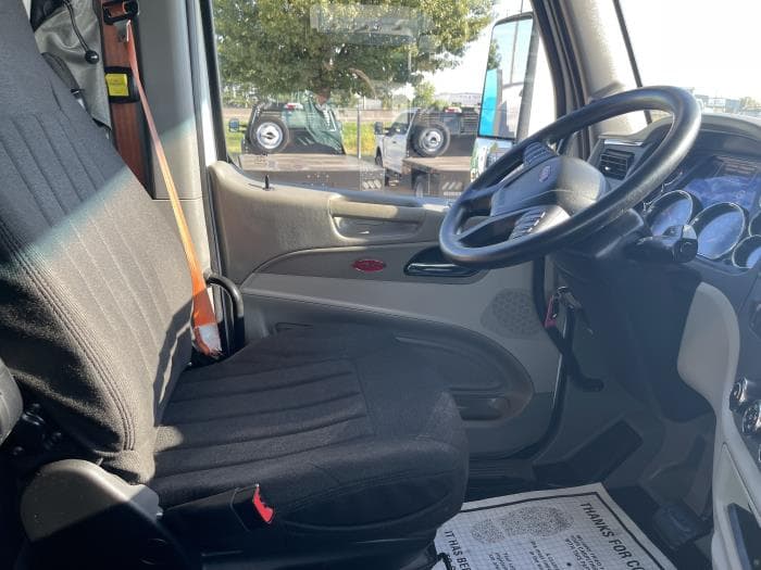 2021 Peterbilt 579 — photo 21