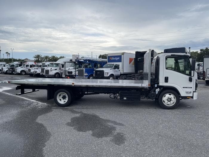 2026 Isuzu NRR — photo 5