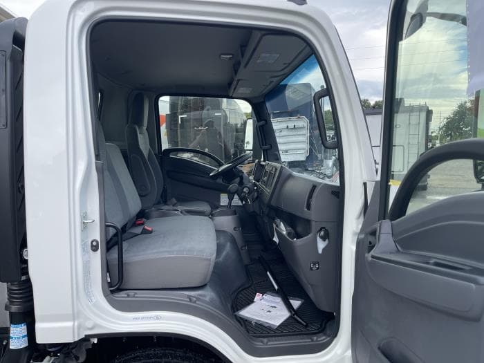 2026 Isuzu NRR — photo 17