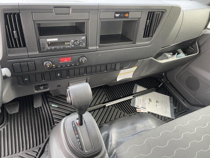 2026 Isuzu NRR — photo 19