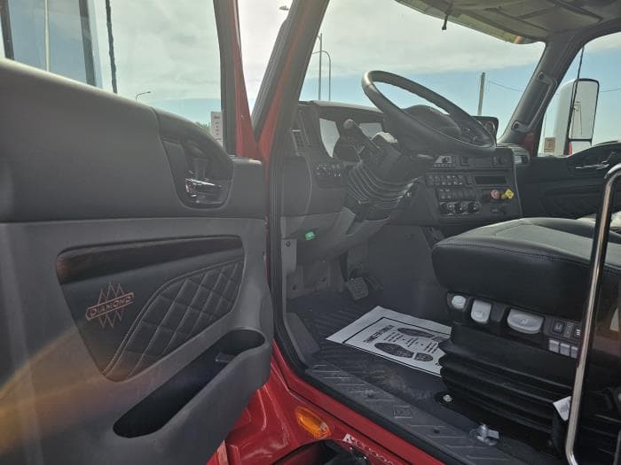 2026 International LT — photo 10