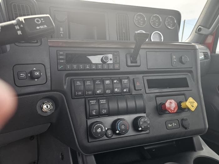 2026 International LT — photo 14