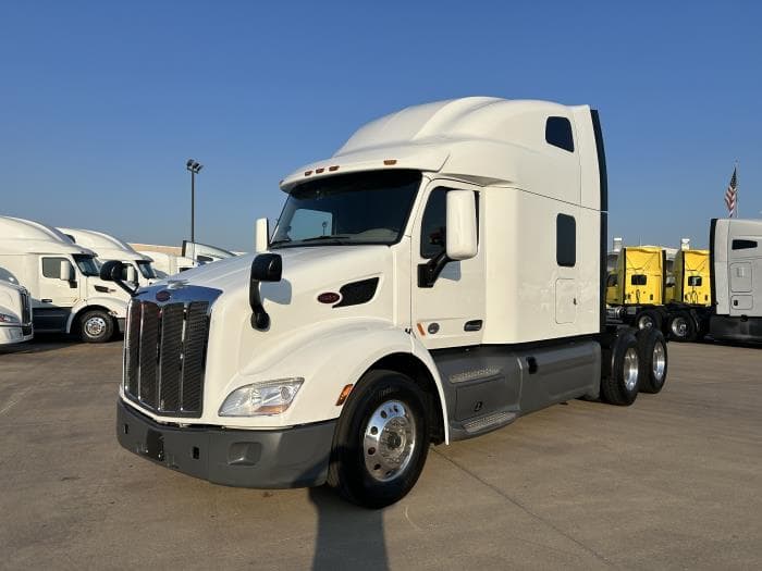 2021 Peterbilt 579 — photo 2