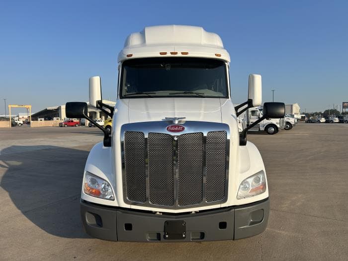 2021 Peterbilt 579 — photo 9