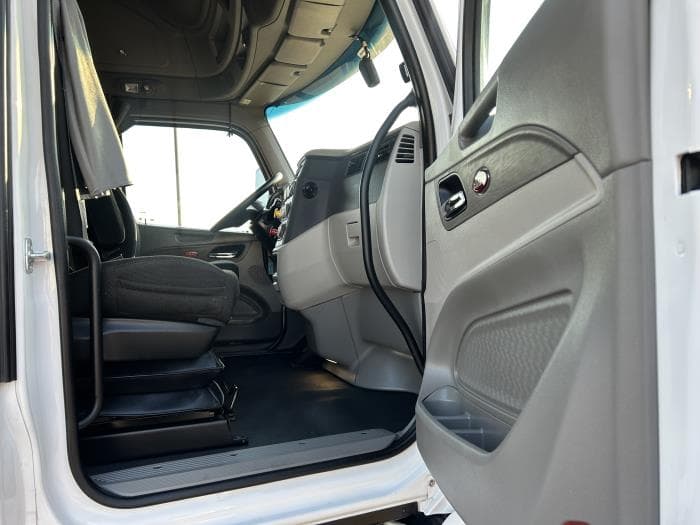 2021 Peterbilt 579 — photo 23