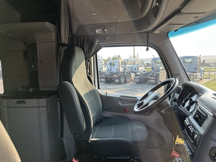 2021 Peterbilt 579 — photo 24