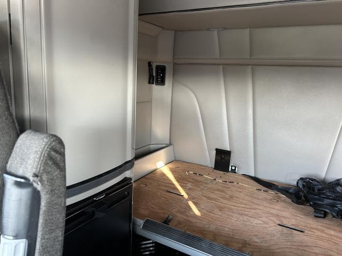 2021 Peterbilt 579 — photo 32