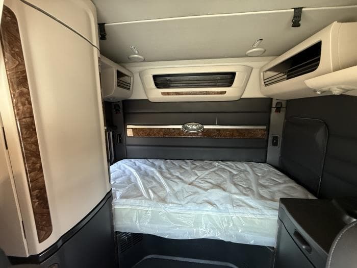 2026 Peterbilt 589 — photo 24