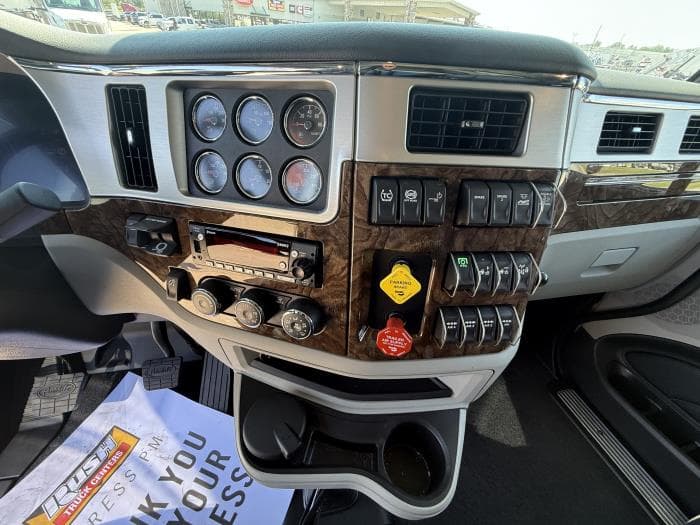 2026 Peterbilt 589 — photo 30