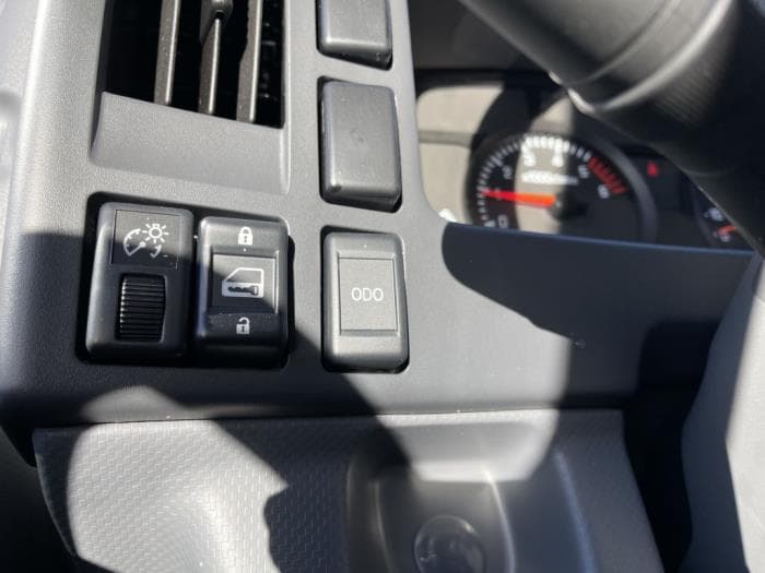 2025 Isuzu NPR — photo 2