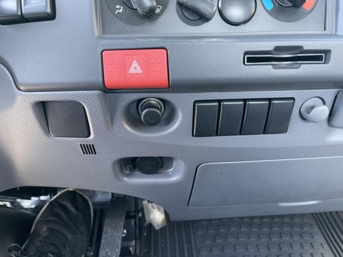 2025 Isuzu NPR — photo 6