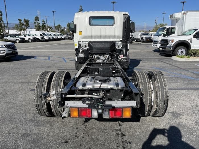 2025 Isuzu NPR — photo 19