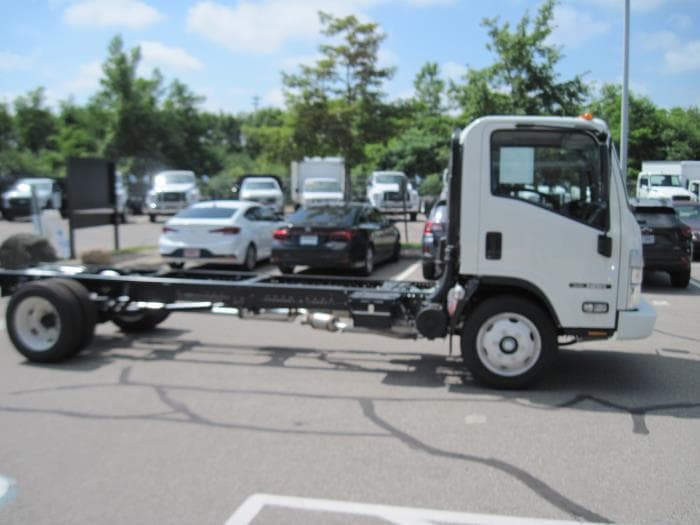 2025 Isuzu NRR — photo 3