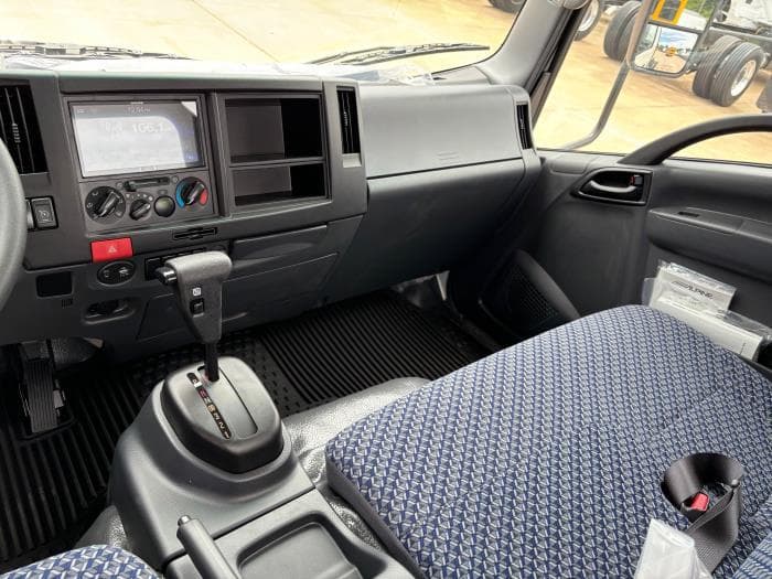 2025 Isuzu NRR — photo 11