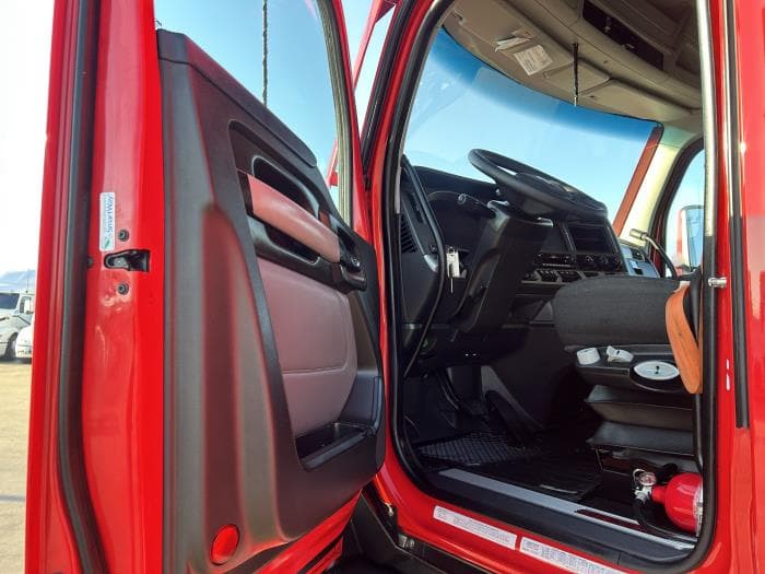 2024 Kenworth T680 — photo 25