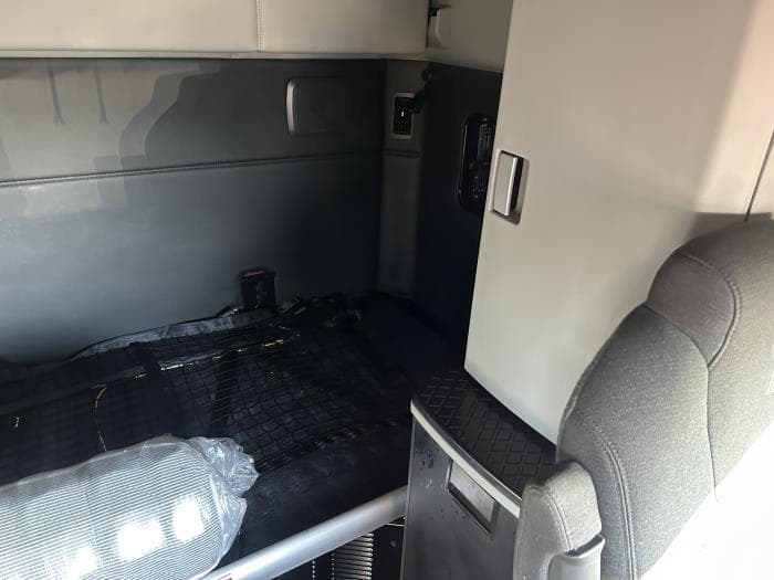 2024 Kenworth T680 — photo 34