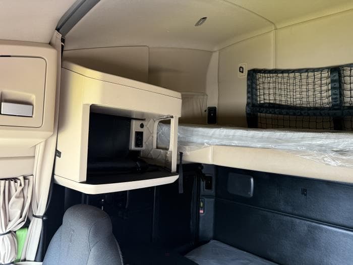 2023 Kenworth T680 — photo 10
