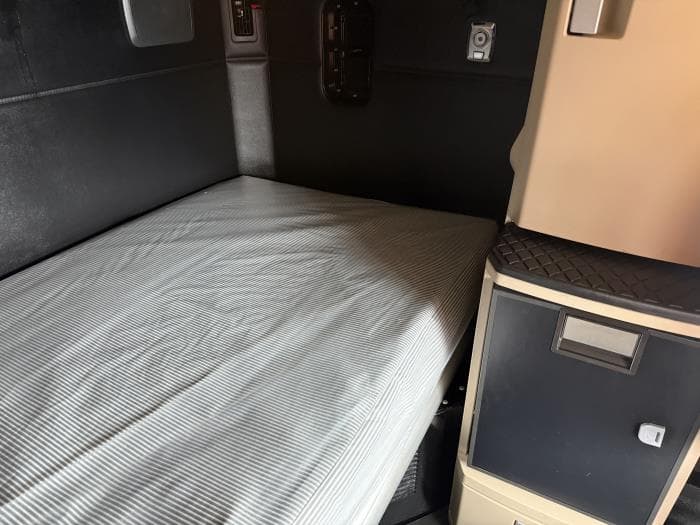 2023 Kenworth T680 — photo 15