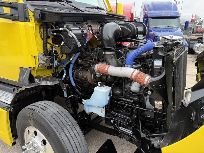 2023 Kenworth T680 — photo 19