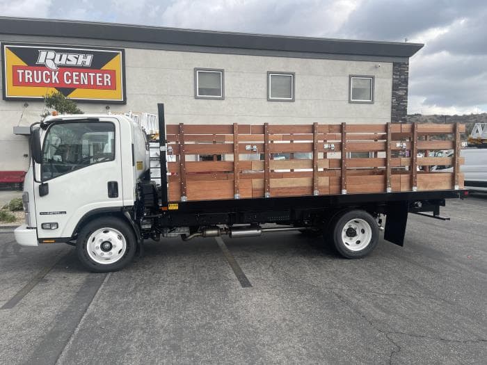 2025 Isuzu NPR — photo 3