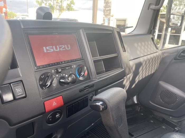 2025 Isuzu NPR — photo 13
