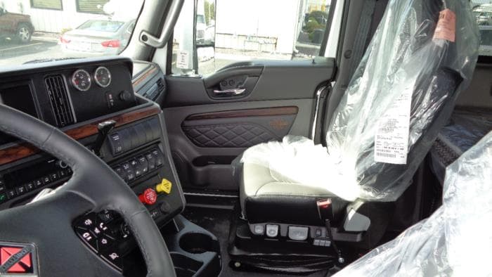 2026 International LT — photo 16