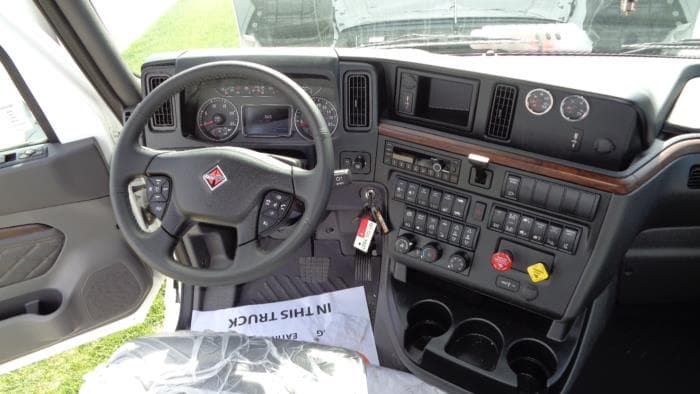 2026 International LT — photo 19