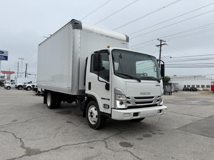 2025 Isuzu NQR — photo 5