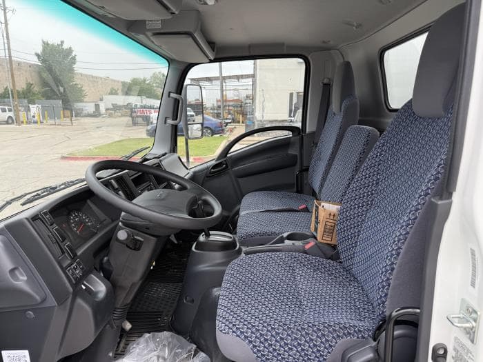 2025 Isuzu NQR — photo 12