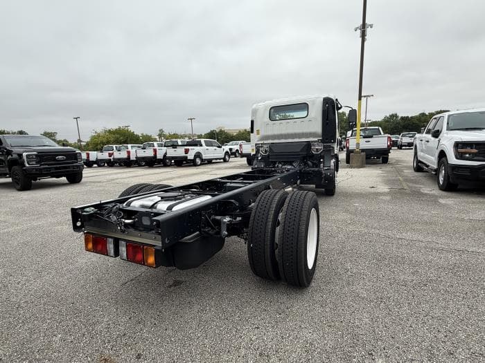 2025 Isuzu NRR — photo 7