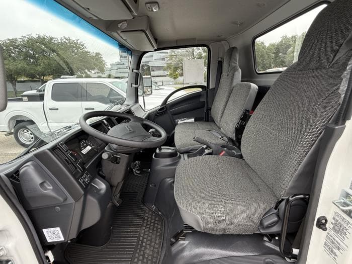 2025 Isuzu NRR — photo 10