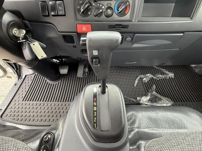 2025 Isuzu NRR — photo 12