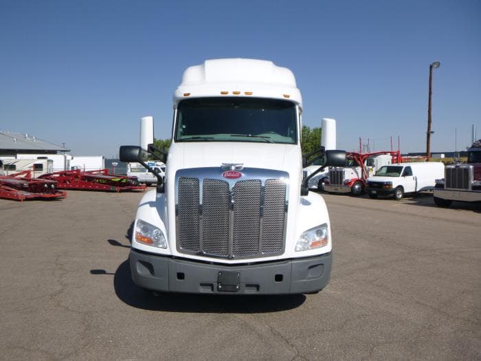 2021 Peterbilt 579 — photo 4