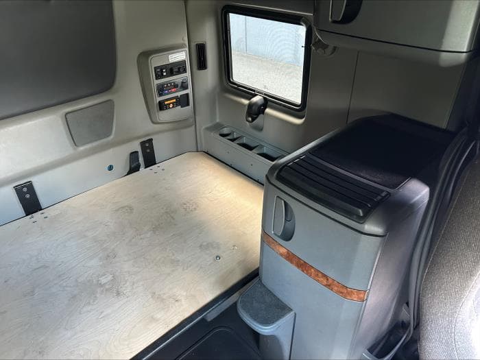 2020 International LT — photo 17