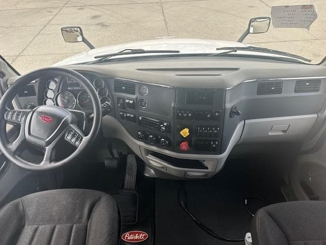 2021 Peterbilt 579 — photo 5