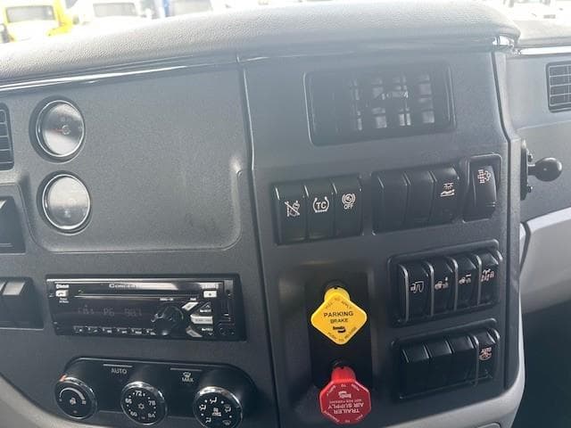 2021 Peterbilt 579 — photo 6
