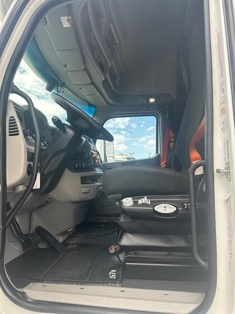 2021 Peterbilt 579 — photo 10