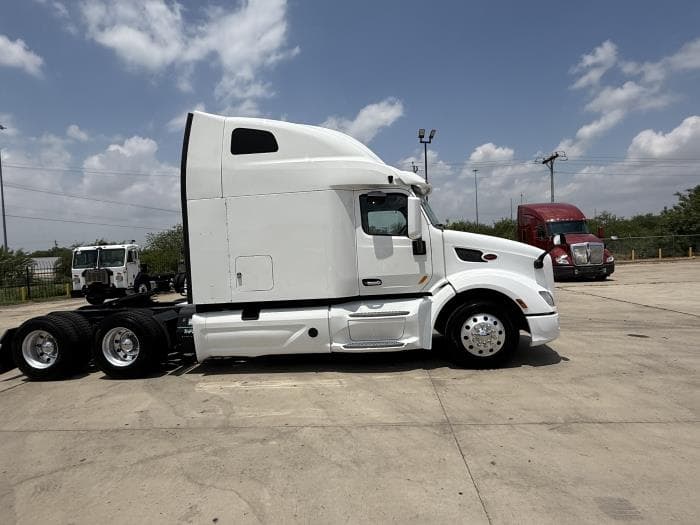 2022 Peterbilt 579 — photo 8