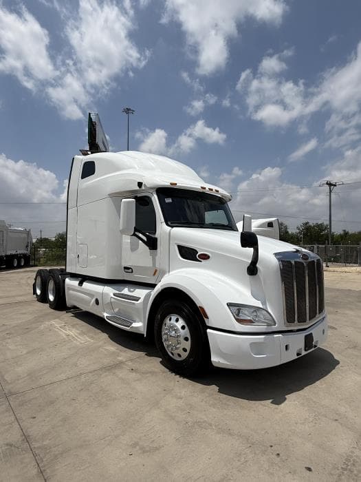 2022 Peterbilt 579 — photo 9